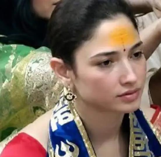 உஜ்ஜைனி சிவன் கோவிலில்  நடிகை தமன்னா தரிசனம்